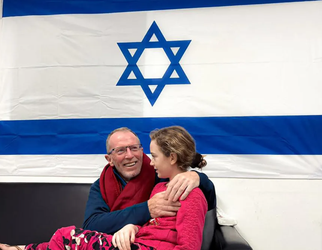 Крихітка Емілі, яку вважали загиблою від рук ХАМАС, повернулася додому: зворушливі фото